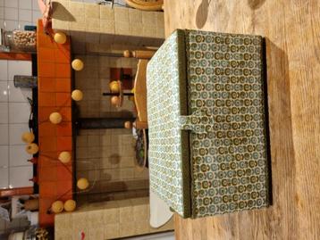 Naaidoos met nieuwe naaigaren/ naalden/ stofjes/ scharen  beschikbaar voor biedingen