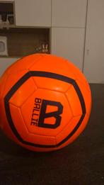 Ballie bal van touzani, Sport en Fitness, Handbal, Bal, Gebruikt, Ophalen