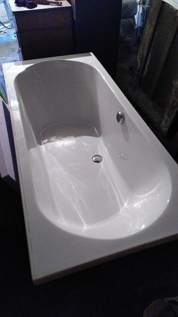 Grande baignoire en acrylique blanc 180 x 80cm
