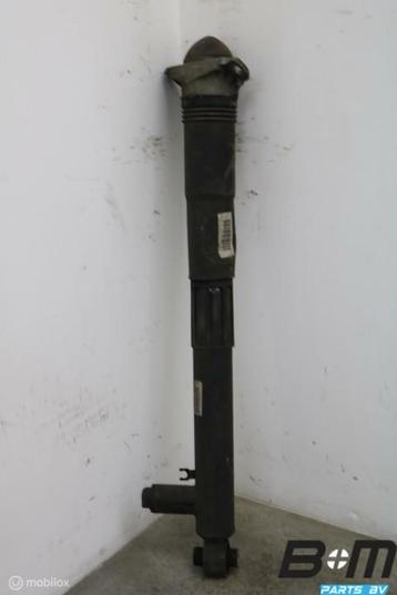 Schokbreker achter kan L of R Skoda Karoq 3Q0512009Q beschikbaar voor biedingen
