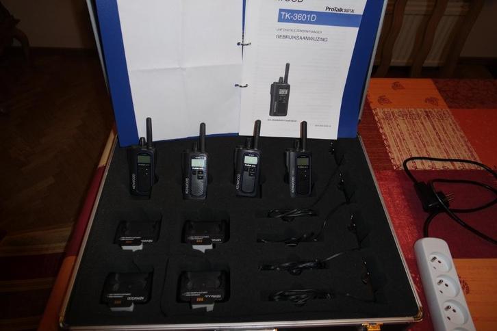 Kenwood TK-3601 D, Telecommunicatie, Portofoons en Walkie-talkies, Zo goed als nieuw, Portofoon of Walkie-talkie, 2 to 5 km, Ophalen