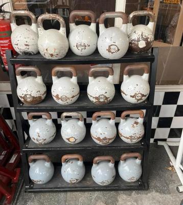 Kettlebell Rek Incl 17 Competitie Kettlebells 8-20 kg beschikbaar voor biedingen