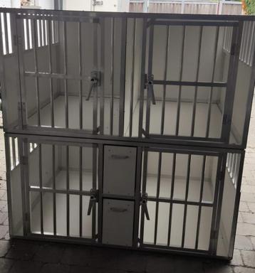 Honden benchen voor mpiddelgrote en grote honden.NIEUW beschikbaar voor biedingen
