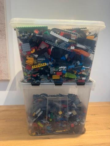 Enorme hoeveelheid lego en minifiguren + cadeau beschikbaar voor biedingen