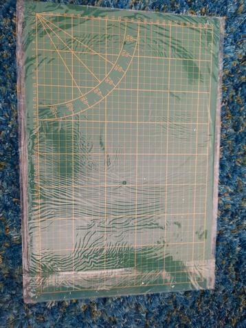 Tapis de découpe A3 cutting mat beschikbaar voor biedingen