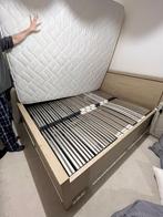 Eikenhouten bed + matras van 30 cm, Beige, 180 cm, Chêne moderne bord carrés, Zo goed als nieuw