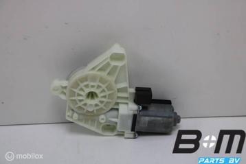 Raammotor linksachter VW Passat B8 5Q4959801D beschikbaar voor biedingen
