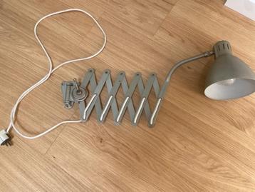 Uitschuifbare bureaulamp beschikbaar voor biedingen