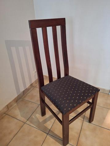 8 stoelen beschikbaar voor biedingen