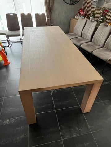 Robuuste eetkamertafel 240 x 100 cm licht eik kleur beschikbaar voor biedingen