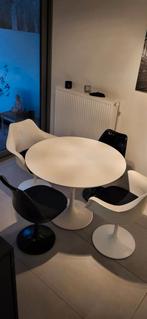 Tulip tafel met 4 stoelen, Huis en Inrichting, Ophalen