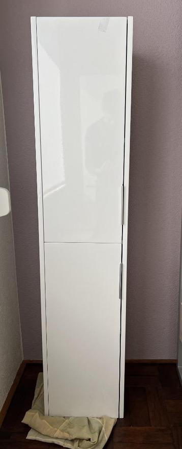Wit design kastje beschikbaar voor biedingen
