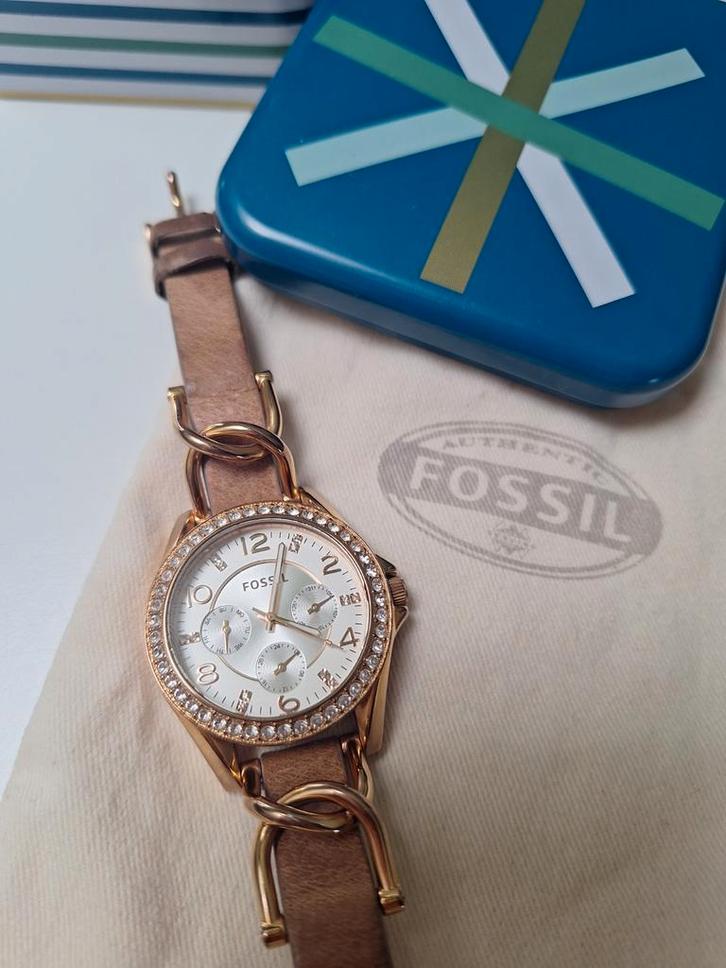 Fossil dames horloge rozegoud met lederen bandje, Handtassen en Accessoires, Horloges | Dames, Gebruikt, Fossil, Goud, Goud, Ophalen of Verzenden