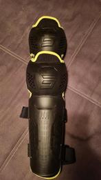 Genouillère Shot, Enlèvement