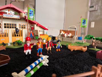 Playmobil manege heel uitgebreid beschikbaar voor biedingen