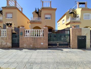 Vrijstaande villa met zwembad  Aguas Nuevas / Torrevieja beschikbaar voor biedingen