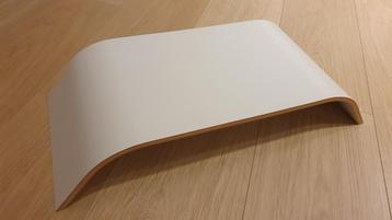 IKEA SIGFINN witte monitorstandaard met gelaagd houtfineer beschikbaar voor biedingen