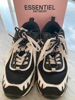 Sneakers Essentieel, Zwart, Ophalen of Verzenden, Zo goed als nieuw, Sneakers