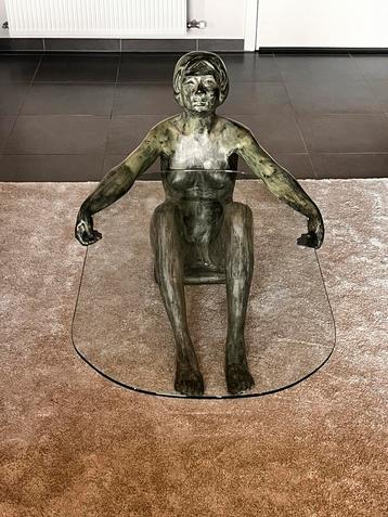 Salontafel bronzen vrouw met glazen blad