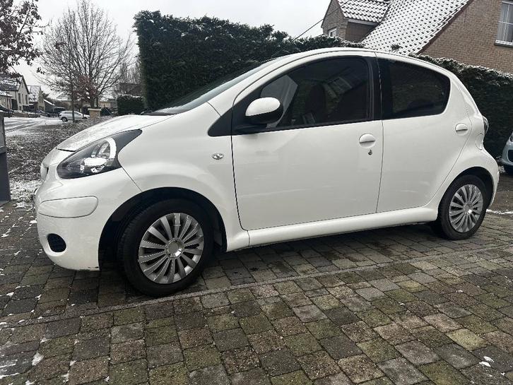 Toyota Aygo 10, minder AIR CO/29000 KM/S Klaar voor IMMAT, Auto's, Toyota, Particulier, Aygo, Airconditioning, Boordcomputer, Centrale vergrendeling