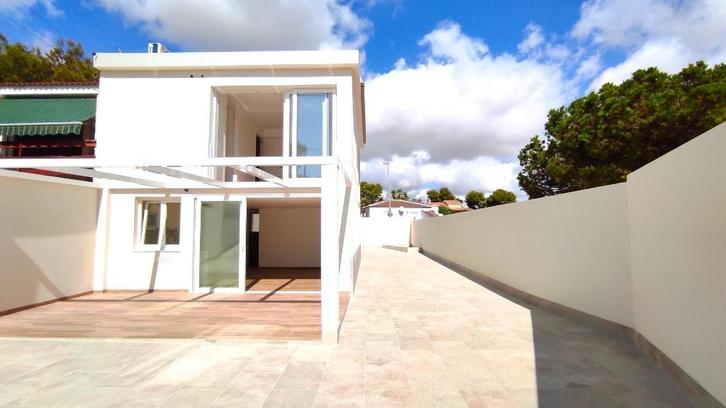 Gerenoveerde half-vrijstaande villa/  Torrevieja, Immo, Buitenland, Spanje, Woonhuis, Overige