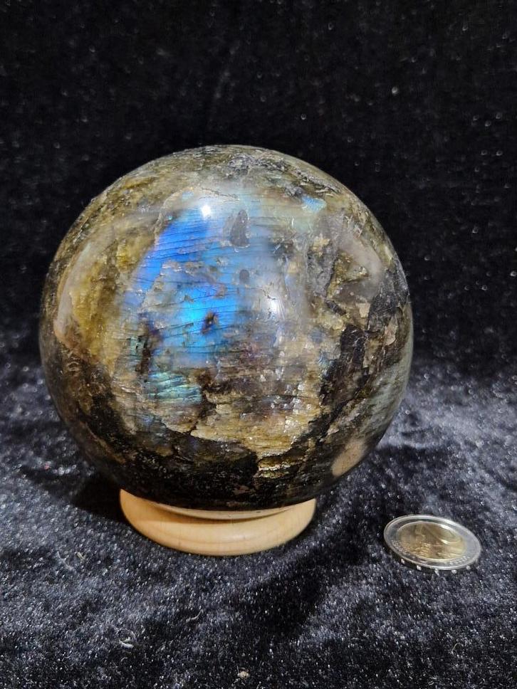 Prachtige Labradoriet Bol - 9,5 cm - 1,3 KG !, Verzamelen, Mineralen en Fossielen, Mineraal, Ophalen of Verzenden