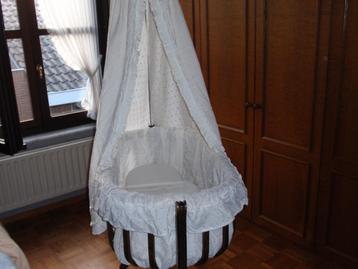 Houten Wieg beschikbaar voor biedingen