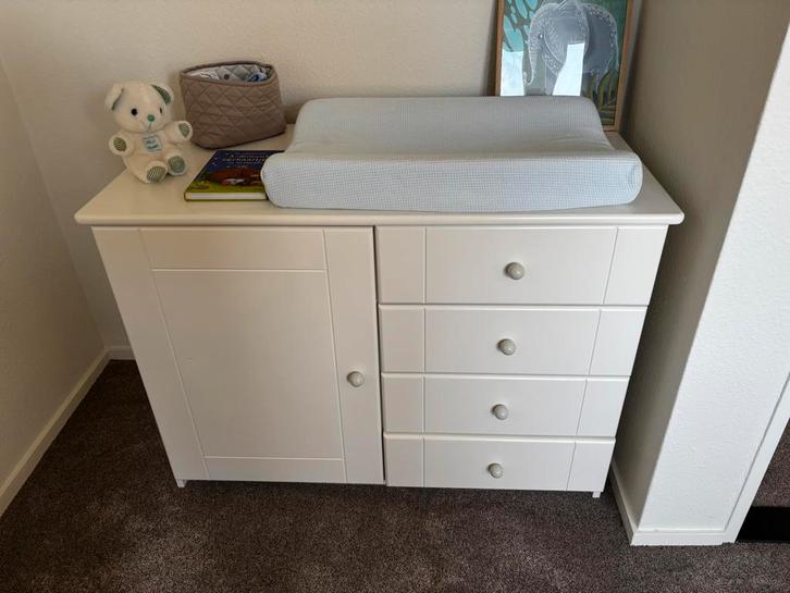 Complete kinderkamer met meubels en accessoires, Kinderen en Baby's, Kinderkamer | Commodes en Kasten, Zo goed als nieuw, Commode