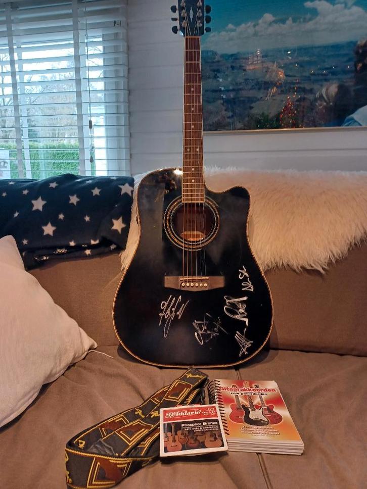 Cort akoestische gesigneerde gitaar, Muziek en Instrumenten, Snaarinstrumenten | Gitaren | Akoestisch, Gebruikt, Klassieke of Spaanse gitaar
