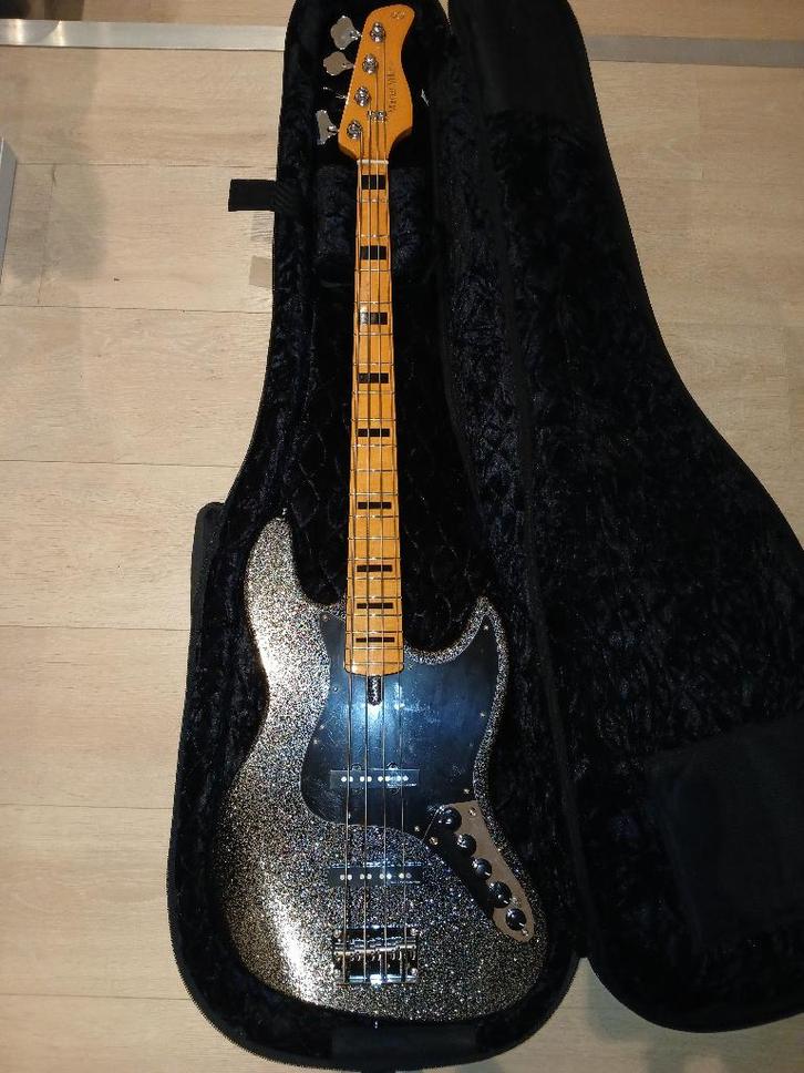 A vendre Neuf et sous garantie Marcus Miller V7 BK Sparkle, Muziek en Instrumenten, Snaarinstrumenten | Gitaren | Bas, Nieuw, Elektrisch