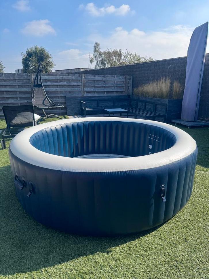 Jacuzzi, Tuin en Terras, Bubbelbaden en Hottubs, Zo goed als nieuw, Opblaasbaar, Afdekzeil, Ophalen