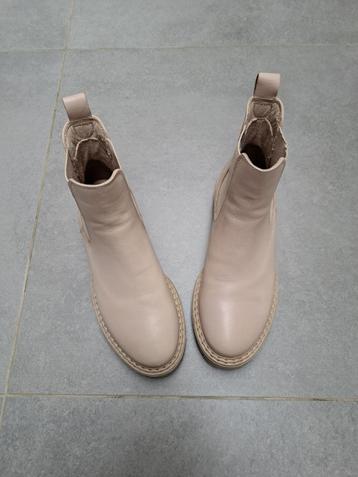 Excellent, botjes beige, maat 40 beschikbaar voor biedingen