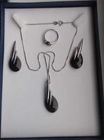ketting met oorringen en ring zwart, Handtassen en Accessoires, Kettingen, Ophalen of Verzenden, Zwart