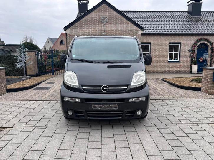 Opel Vivaro 2.5 is gekeurd voor verkoop 05/2007 km220xxx, Autos, Camionnettes & Utilitaires, Entreprise, Opel, Diesel, Enlèvement ou Envoi