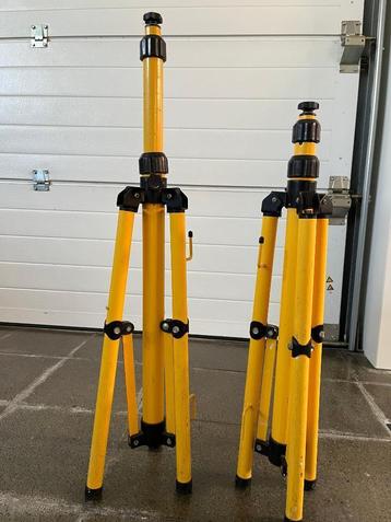 2 Bouwlamp statieven  beschikbaar voor biedingen