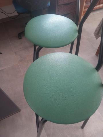 Deux chaises de bar beschikbaar voor biedingen