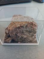 mineraal: Autuniet uit Frankrijk - FLUORESENTIE !!, Ophalen of Verzenden, Mineraal