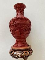 Chinese vaas in handgesneden cinnaber rode lak, Antiek en Kunst, Ophalen