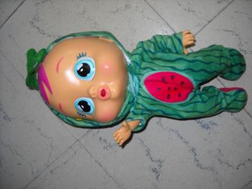 Cry Babies Tutti Frutti Mel -wenende pop-watermeloen beschikbaar voor biedingen