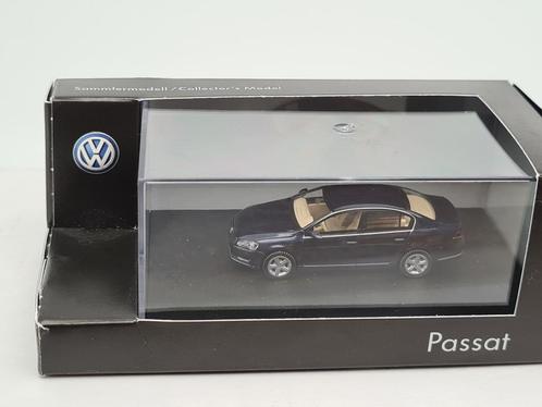 Volkswagen VW Passat - donker blauw - Wiking 1:87, Hobby en Vrije tijd, Modelauto's | 1:87, Zo goed als nieuw, Auto, Wiking, Verzenden