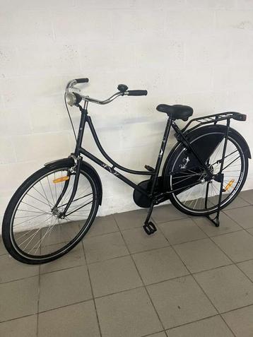 Zwarte damesfiets in goede staat – alles werkt beschikbaar voor biedingen