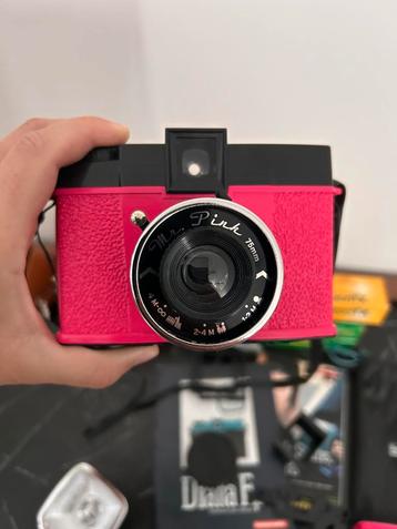 Diana F+ (Mr Pink) incl 35mm back, case en flits beschikbaar voor biedingen
