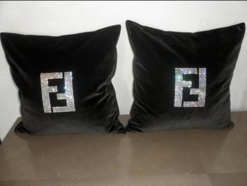 Gezocht: Fendi Casa kussens velvet beschikbaar voor biedingen