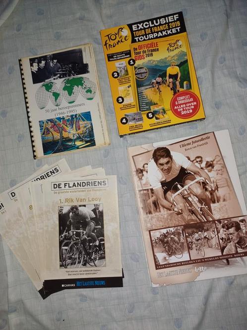 kranten en bijlagen wielrennen, Collections, Revues, Journaux & Coupures, Journal, Enlèvement