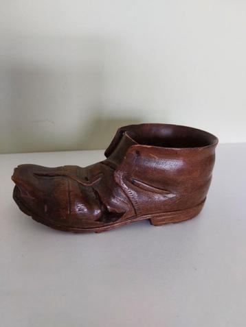 Oude handgesneden gestoken houten schoen Zwarte Woud souveni beschikbaar voor biedingen