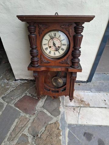 Ancienne horloge en chêne, Enlèvement