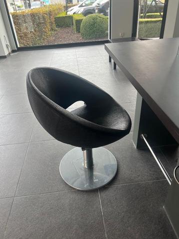 Kapperstoel perfecte staat  beschikbaar voor biedingen