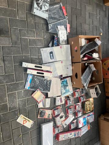 Auto/moto lot 2 bananen dozen vol beschikbaar voor biedingen