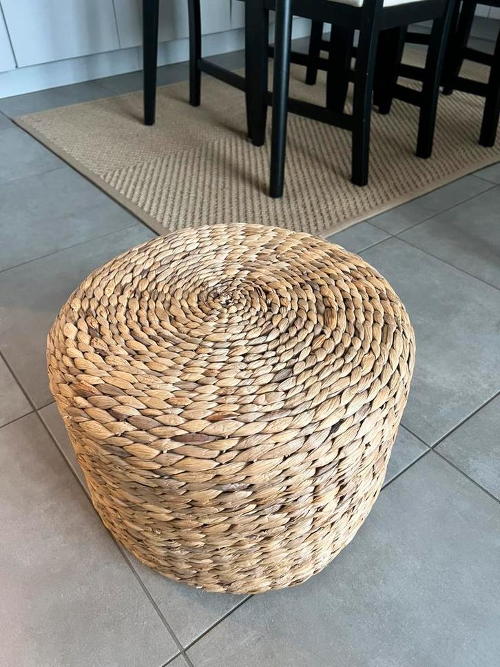 Pouf Maisons du Monde en fibres naturelles – très bon état, Huis en Inrichting, Zetels | Voetbanken en poefs, Zo goed als nieuw