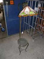 SMEEDIJZEREN STAANDE LAMP MET TIFFANY LOODGLAS, Ophalen